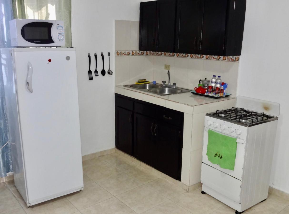 Posada El Sol, Home Near Airport Sdq Бока Чика Екстериор снимка